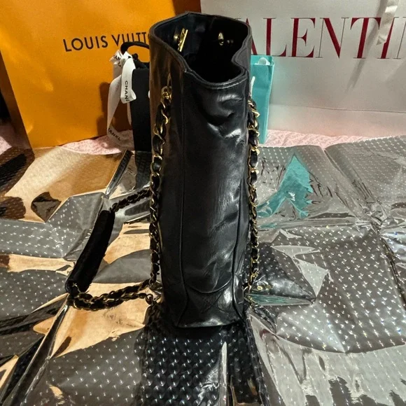 Vintage Chanel Black Leather tote - Picture 7 of 16